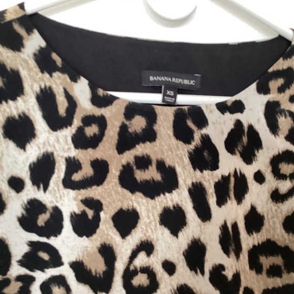 Banana Republic Size XS Animal Print Blouse - Picture 3 of 3